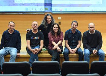 מימין לשמאל: עידו בוקשפן, טל ענבר, אוולין לנדמן, תמי סספורטה, גיא אזרד ופרופ' שחר קוטינסקי. צילום: רמי שלוש, דוברות הטכניון