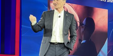 יו"ר ומנכ"ל דאסו סיסטמס ברנרד שארלה באירוע 3DEXPERIENCE WORLD 2023 בנאשוויל. צילום: אבי בליזובסקי