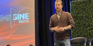 מנכ"ל רינג מבית אמזון ג'יימי סמירנוף, בכנס 3Dexperience world 2023 שהתקיים בנאשוויל. צילום: אבי בליזובסקי