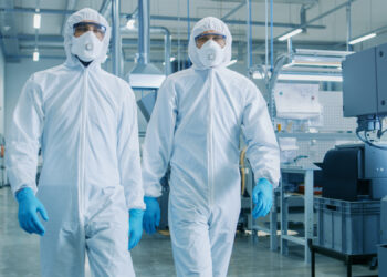 בכירים במפעל שבבים. אילוסטרציה: depositphotos.com