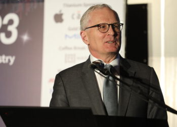 ג'ון נויפר, נשיא ומנכ"ל SIA בכנס ChipEx2023. צילום: ניב קנטור