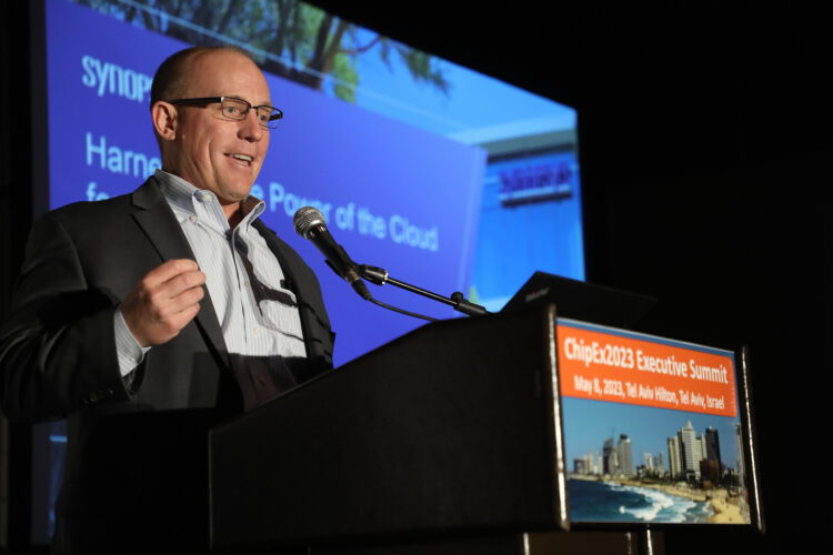 דייויד ריינהרט, סינופסיס, בפורום הבכירים של ChipEx2023. צילום: ניב קנטור