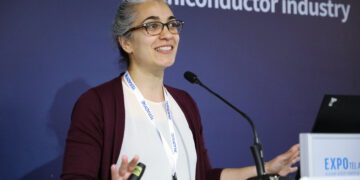 ד"ר טליה גרשון, מנהלת מחקר תשתיות ענן היברידי במרכז המחקר של יבמ בארה"ב בכנס ChipEx2023. צילום: ניב קנטור