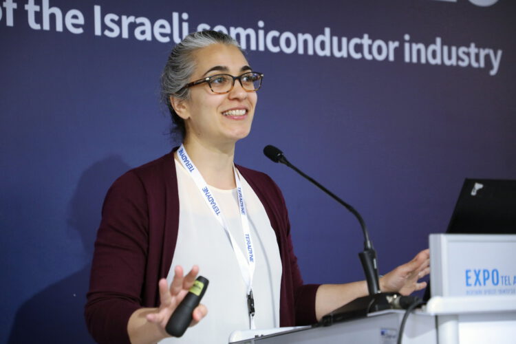 ד"ר טליה גרשון, מנהלת מחקר תשתיות ענן היברידי במרכז המחקר של יבמ בארה"ב בכנס ChipEx2023. צילום: ניב קנטור