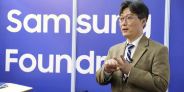 ג'יובונג ג'ונג סגן נשיא בכיר וראש צוות הפיתוח העסקי בסמסונג אלקטרוניקס בכנס ChipEx2023. צילום: ניב קנטור