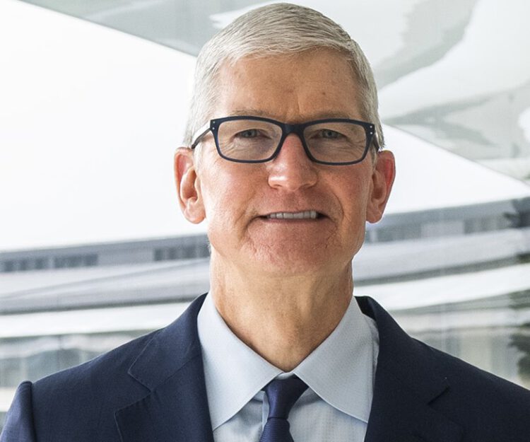 אפל חתמה על עסקת מילארדים לרכישת רכיבי 5G מברודקום