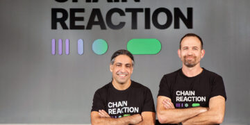 מימין לשמאל אורן יוקב סמנכל הטכנולוגיה ומייסד שותף עם אלון וובמן מייסד שותף ומנכל חברת Chain Reaction קרדיט צילום קלי לוי