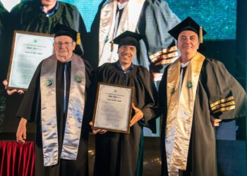 אביעד קליינברג, זיאד חנא ורענן דינור מקבלים אות עמית כבוד מהמרכז האקדמי רופין. צלם גיא אנטו