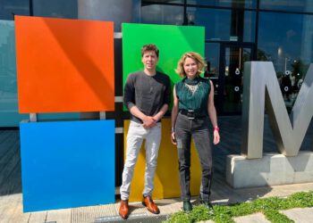 מיכל ברוורמן בלומנשטיק מנכ"לית מיקרוסופט מחקר ופיתוח בישראלוסם אלטמן מנכ"ל OPEN AI. צילום: אמיר ברקול