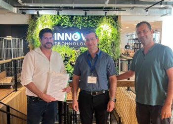 מימין יוסי אביבי, סמנכל כספים כביש 6 אוהד קופולוביץ, ועומר כילף