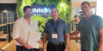 מימין יוסי אביבי, סמנכל כספים כביש 6 אוהד קופולוביץ, ועומר כילף