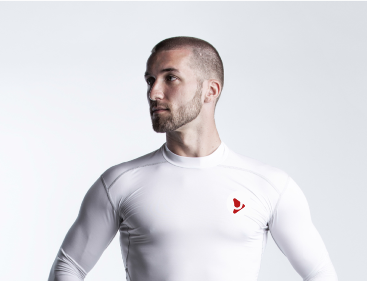 חולצת T חכמה של AccYouRate צילום: AccYouRate