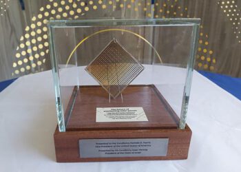 פאנל סולארי שפותח בבר-אילן שמפיק אנרגיה באמצעות מאות שכבות שכל אחת מהן מכסה תחום תדרים אחר. צילום יחצ, אוניברסיטת בר אילן