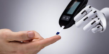 רובוט מודד חום לחולה. המחשה: depositphotos.com