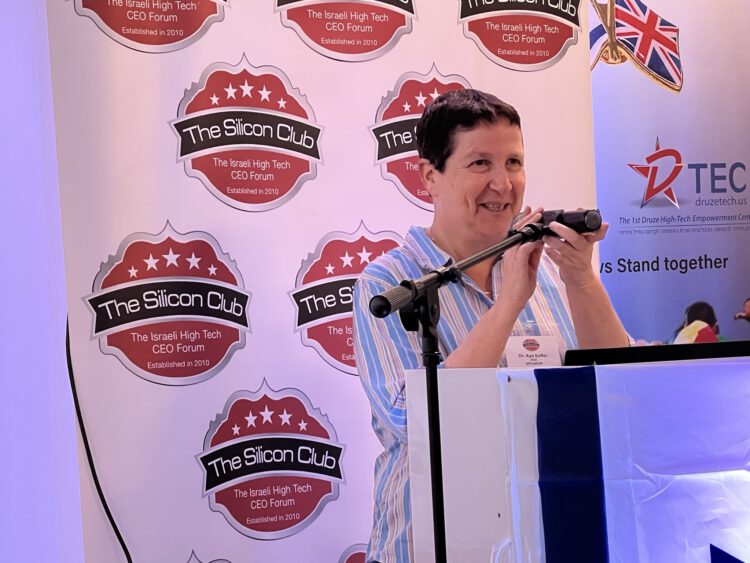 ד"ר איה סופר, מנהלת מרכז המחקר של IBM בישראל במפגש הסיליקון קלאב, עוספיא, יוני 2023. צילום: אבי בליזובסקי