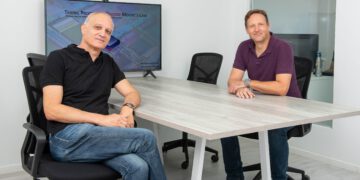 מייסדי ניאולוג'יק: משמאל לימין אבי מסיקה - מנכ"ל וזיו לשם (CTO). צילום: אביב קורט