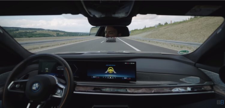 מתוך הסרטון של ב.מ.וו - ניסוי ברכב אוטונומי מדרגה 3. צילום מסך