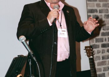 אבנר ברק, מנכ"ל פניקס קונטקט ישראל. צילום: לנצוז