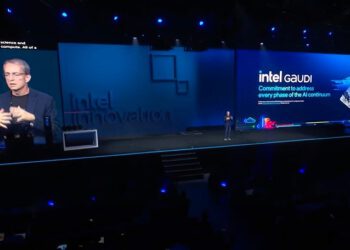 פט גלסינגר, מנכ"ל אינטל מדבר על מעבדי גאודי בהרצאת הפתיחה של כנס intel Innovation 2023 צילום: יח"צ אינטל