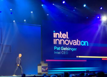 פט גלסינגר במושב הפתיחה של כנס Intel Innovation 2023: מאז שנות ה-80 מדברים על AI אבל שום דבר לא קרה עד לאחרונה