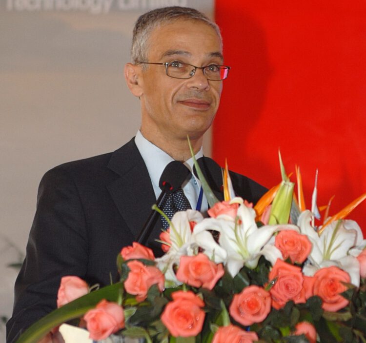 פרופ' דוד מנדלוביץ' באירוע בסין. צילום באדיבות המצולם.