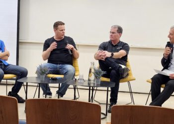 פאנל בינה מלאכותית במפגש הסיליקון קלאב ספטמבר 2023. מימין לשמאל: שלמה גרדמן, ארז צור, איתי יוגב, פרופ' דוד מנדלוביץ'. צילום: איילת גרדמן