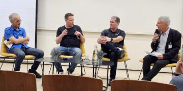 פאנל בינה מלאכותית במפגש הסיליקון קלאב ספטמבר 2023. מימין לשמאל: שלמה גרדמן, ארז צור, איתי יוגב, פרופ' דוד מנדלוביץ'. צילום: איילת גרדמן