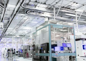 קו ייצור אינטל 4 במפעל אינטל באירלנד. צילום יחצ