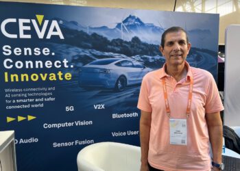 רמי דרוקר, מהנדס תוכנה בסיוה בביתן החברה בתערוכת AUTOSENS בבריסל. צילום: אבי בליזובסקי