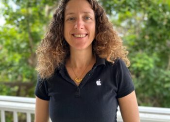 המהנדסת מקרית אתא שצמחה והגיעה לצמרת התכנון הפיזי של אפל