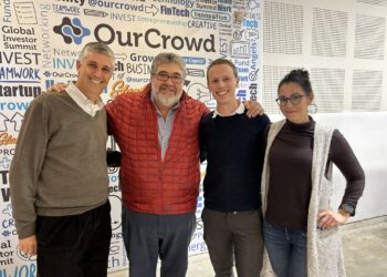 תמונה- חברים בצוות Israel Resilince Fund- עומדים משמאל לימין: ג'ף קופייצקי (מנהל קרן החוסן), ג'ון מדבד (מנכ"ל OurCrowd), אלון טל, מאיה זכודין קורן. קרדיט צלמת: אליס בן דוד.