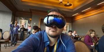 משקפי אפל ויז’ן מודל 2024. צילום: צבי שחר, קופטרדיל