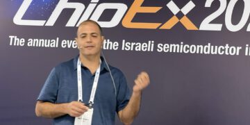 עדי חבושה, AWS בכנס ChipEx2024. צילום: אבי בליזובסקי