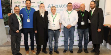 משתתפי אירוע ההאקטון של עמותת עלה ואנבידיה . צילום יחצ