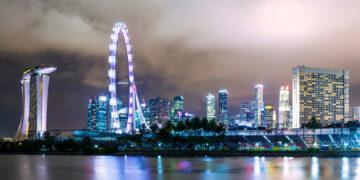 קו הרקיע של סינגפור בלילה. המחשה: depositphotos.com