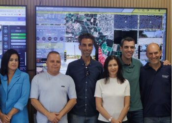 בתמונה מימין לשמאל: אלון קלוס סמנכ”ל תפעול ומייסד Cando Drones, אלון אבלסון, מנכל חברת High Lander, יוליה כץ סמנכ"ל אסטרטגיה Cando Drones,עומרי דאי מנכ"ל ,Tech7 תומר גלאם ראש עיריית אשלקון, דקלה אביטל, מנכ"ל ומייסדת שותפה ביחידה ללימודי חוץ ומרכז החדשנות באשקלון