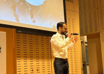 ד"ר איתמר סיון, מנכ"ל קוואנטום מאשינס במפגש הסיליקון קלאב, 1 ביולי 2024 בבית IBM. צילום: אבי ויזל