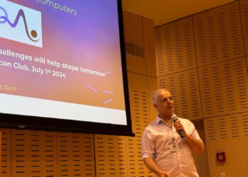 ד"ר עמית בן קיש, CTO בקוואנטום ארט, במפגש פורום הסיליקון קלאב, 1 ביולי 2024. צילום: אבי ויזל