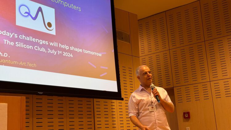 ד"ר עמית בן קיש, CTO בקוואנטום ארט, במפגש פורום הסיליקון קלאב, 1 ביולי 2024. צילום: אבי ויזל