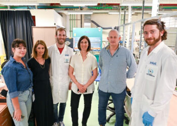 חנוכת המעבדה. מימין לשמאל: פרופ' ירון פז, ניתאי ארבל, ד"ר סיגל בן צבי, אסתי גזית, חמדה טל ונויה אלמוג. צילום: דוברות הטכניון