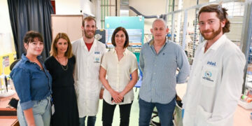 חנוכת המעבדה. מימין לשמאל: פרופ' ירון פז, ניתאי ארבל, ד"ר סיגל בן צבי, אסתי גזית, חמדה טל ונויה אלמוג. צילום: דוברות הטכניון