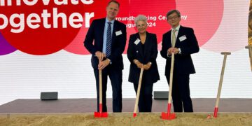 המפעל ייצר שבבים לתעשיית הרכב, בין היתר. יצרנית השבבים הטייוואנית TSMC משקיעה במפעל בדרזדן כחלק ממיזם משותף עם Bosch, Infineon ו-NXP. אבן הפינה הונחה היום