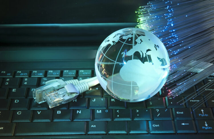 תקשורת אופטית. המחשה: depositphotos.com