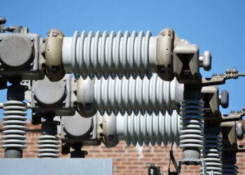 קצב גידול צריכת החשמל של מערכות המיחשוב אינו בר קיימא. המחשה: depositphotos.com