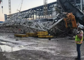 הנזק שנגרם לאחר נפילת המנוף במפעל אינטל בקרית גת. צילום: צוות מגן דוד אדום.