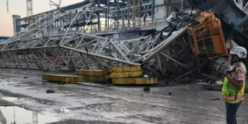 הנזק שנגרם לאחר נפילת המנוף במפעל אינטל בקרית גת. צילום: צוות מגן דוד אדום.