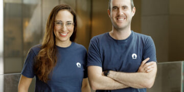 מימין גדי בנימיני ועדי נאור פומרנץ. צילום: עומר הכהן