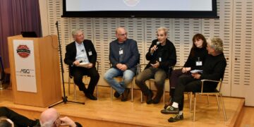 מימין: פרופ' אילון ועדיה מהאוניברסיטה העברית, פרופ' גלית יובל מהאוניברסיטה העברית, אייל פרקש, סמנכ"ל טכנולוגיות בחברת אקסנצ'ר, פרוופ' אורן שריקי מאוניברסיטת בן גוריון ומנכ"ל ASG שלמה גרדמן. צילום: שמואל אוסטר