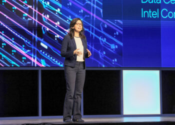 קארין איבשיץ סגל מכריזה על תחילת הייצור בתהליך A18