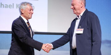 מיכאל קגן, ה-CTO של אנבידיה ביחד עם שלמה גרדמן בכנס ChipEx2025. צילום: ניב קנטור